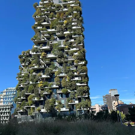 Design Moderno Vista Bosco Verticale - Isola Милан