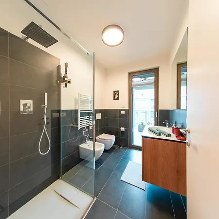 Crespi Terrace, Private Parking, A Few Steps From The Metro Daire Milano