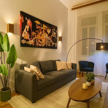 Apartment Casa Picasso - Above The Subway *