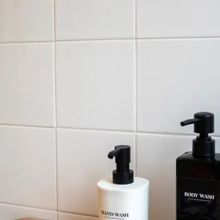 Lejlighed Spacious, Bright Flat With 2 1 Double Bedrooms *