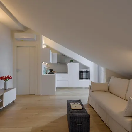 Novara, 6 - Attic With Style Apartment *
