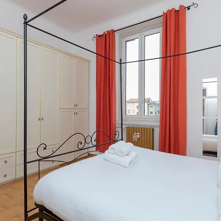 I-host - De Sanctis 52 * Milan