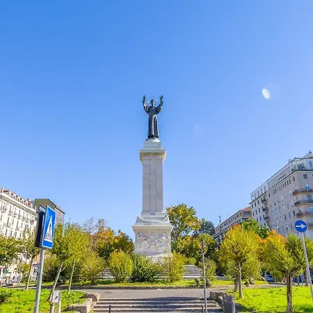 Elegant 1bdr In The Center, 5 Min From The Duomo شقة *