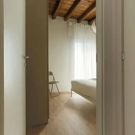The Rent - Cozy One-bedroom In The Paolo Sarpi Area Apartament