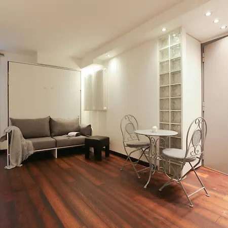 Hacca Collection - Charming In Corso Magenta Milan