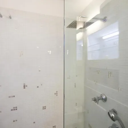 Hacca Collection - Charming In Corso Magenta * Milão