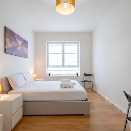 Elegant And Modern In Lägenhet Milano