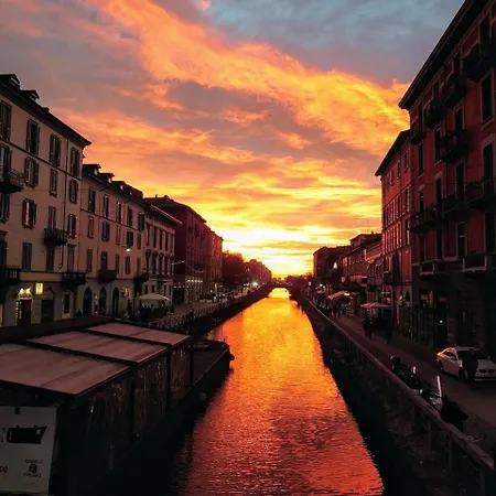 Iron Bridge Navigli Location M2 Mediolan