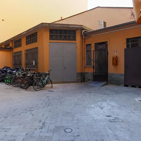 The Rent - Cozy One-bedroom In The Paolo Sarpi Area * Mediolan