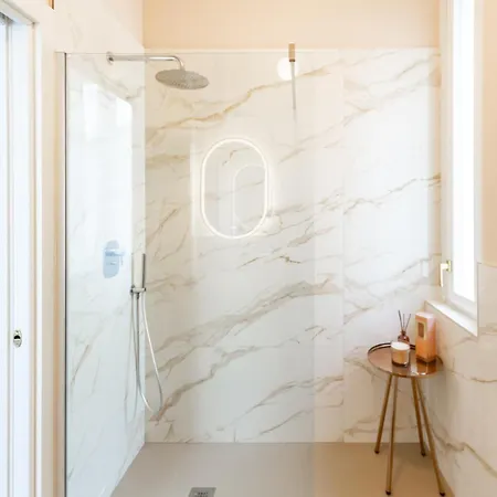 Luxury Quiet Above Subway Apartment *