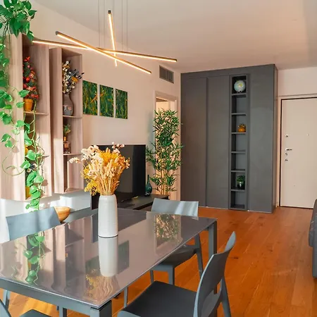 Crespi Terrace, Private Parking, A Few Steps From The Metro