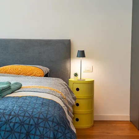 Crespi Terrace, Private Parking, A Few Steps From The Metro Daire