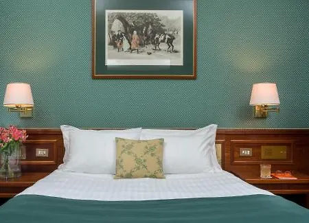 Leonardo Center מלון