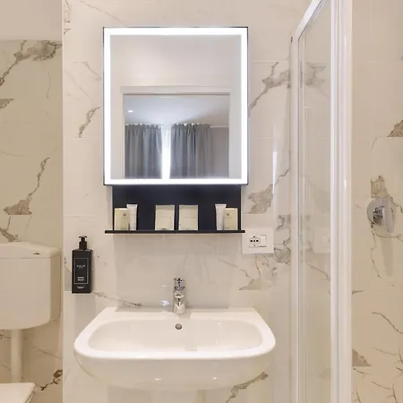 22 マルゾ 2* ミラノ