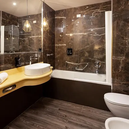 Garibaldi Station By Ihg