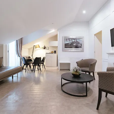 Montenapoleone Aparthotel