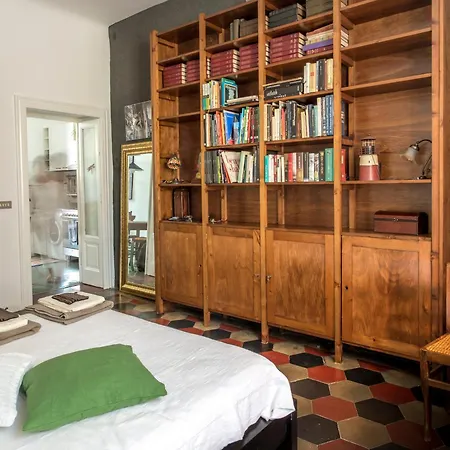 Typical Milanese Flat מילאנו