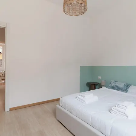 Guesthost - Porta Garibaldi White Flats