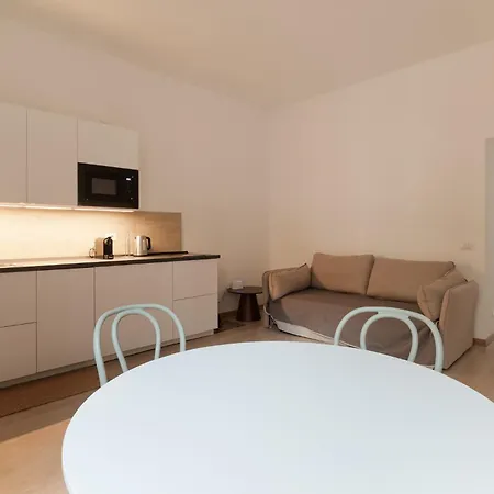 Guesthost - Porta Garibaldi White Flats