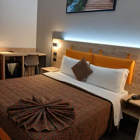 Stradivari Hotel Mediolan