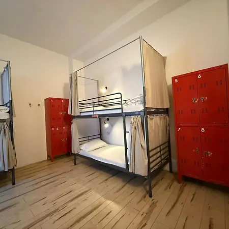 Hostel Quo *