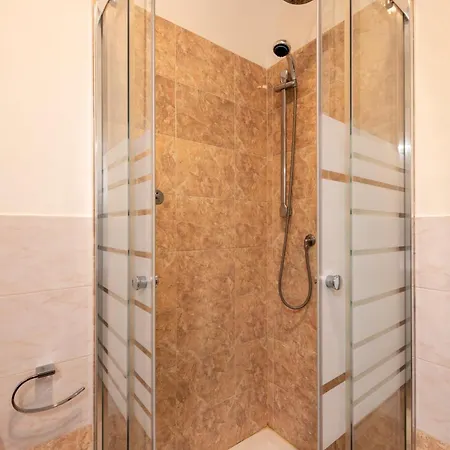 בית הארחה Flowers 3*