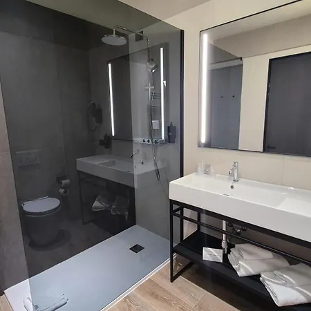 Kira Hotel 4*