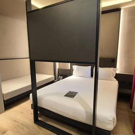 Kira 4* Milán