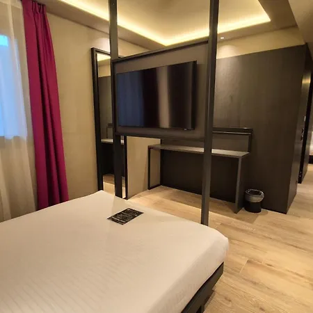 Hotel Kira