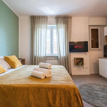 Littlesuitebande Nere * ミラノ