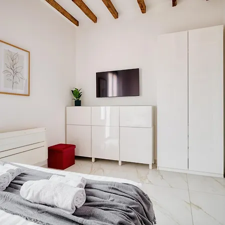 Stylish Retreat In The Tortona District By Mastery Apartment