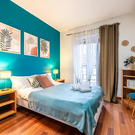 Porta Romana Luminoso Trilocale Con Balcone アパート