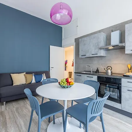 Lovely - 15 Minutes To Duomo