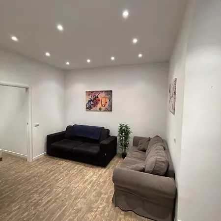 Artstay Exclusive Near Train Metro, Parking