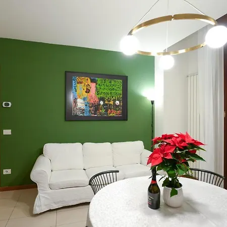 Apartamento Trilocale Col Giardino