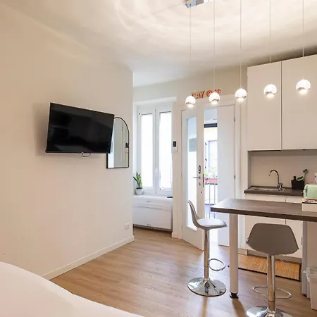 La Vecchia Milano-les Nubles Vannucci - Il Ballatoio E Il Cortile Apartment Milan