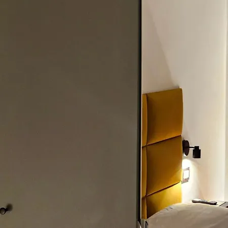 Eanna Scalo Porta Romana Prada *