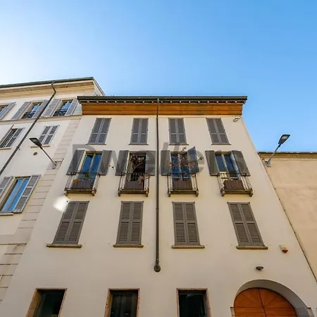 Apartment Sant Ambroeus Milan