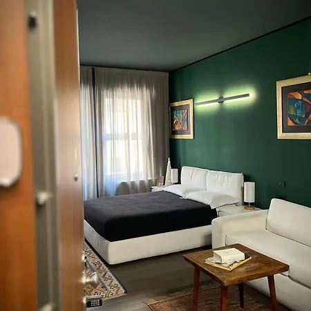 Station Apartment