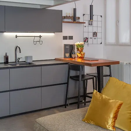 Daire Artstay - Exclusive Near Metro M1, Ac, Parking