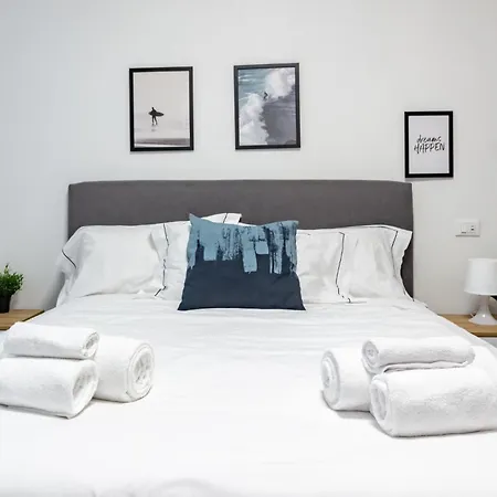 Spacious 4-bed 2-bath, 3 Min Walk To M1 Bande Nere Appartement