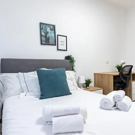 Appartement Spacious 4-bed 2-bath, 3 Min Walk To M1 Bande Nere *