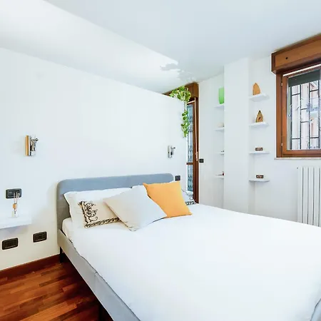Exclusive With Terrace At 15 Min To Duomo Milano