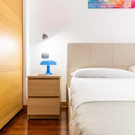 Luminoso Attico Con Garage Gratis Vicino Al Duomo E Allo Ieo 아파트 *