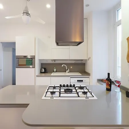 Mila Lux Lodi * Milão