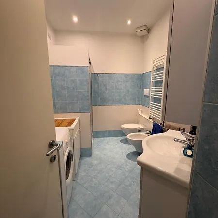 Loreto - Vicino Metro M1 Ed M2 公寓