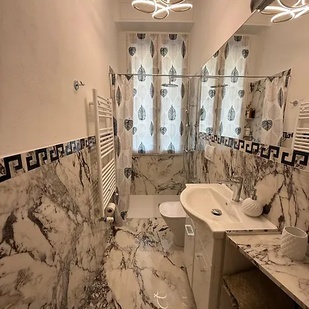 - 2br 2ba - 5 Min Walk To Metro & Train