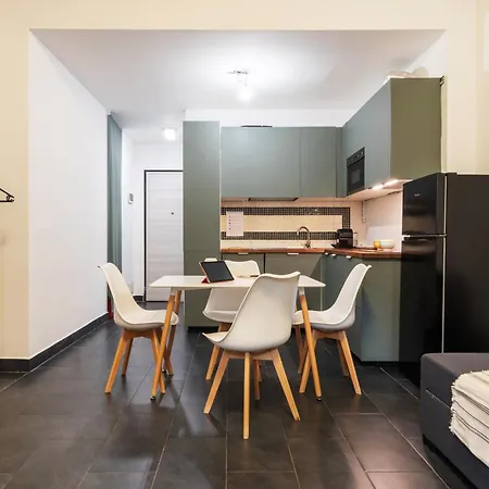 Апартаменты Flexyrent - Steps From Train Station *