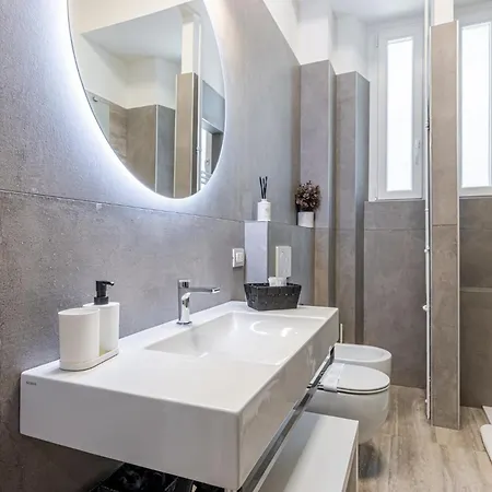 Lovely - 15 Minutes To Duomo