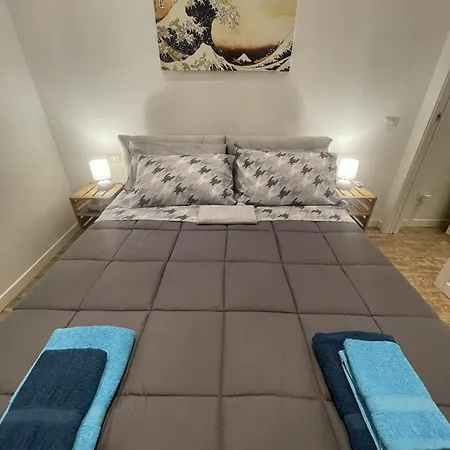 Artstay Exclusive Near Train Metro, Parking Apartment *